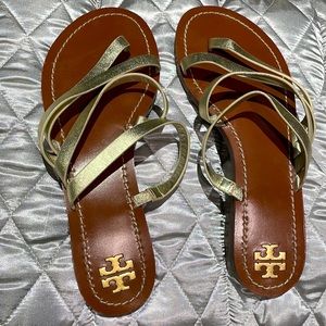 Tory Burch NWOT gold metallic strappy flip flop style sandal
